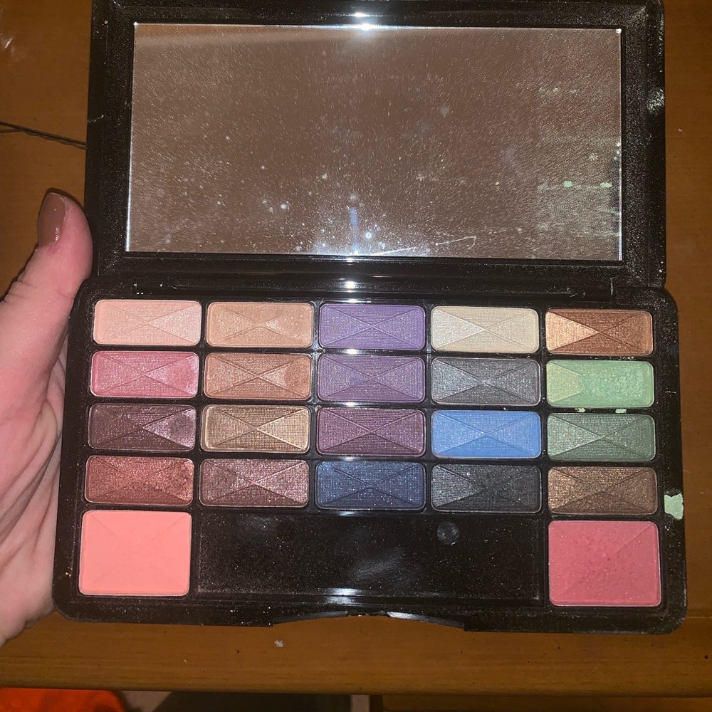Eyeshadow palette